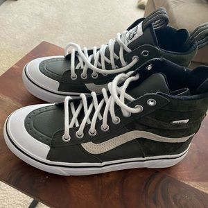Vans high top sneakers Hunter Green size 8.5